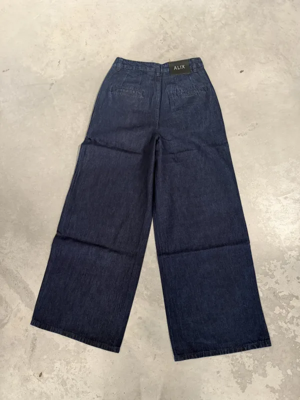 ALIX_THE_LABEL__26