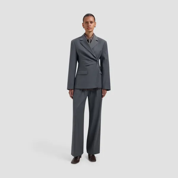 OLAF_WOOL_ASYMETRIC_BLAZER_SHARKSKIN_5