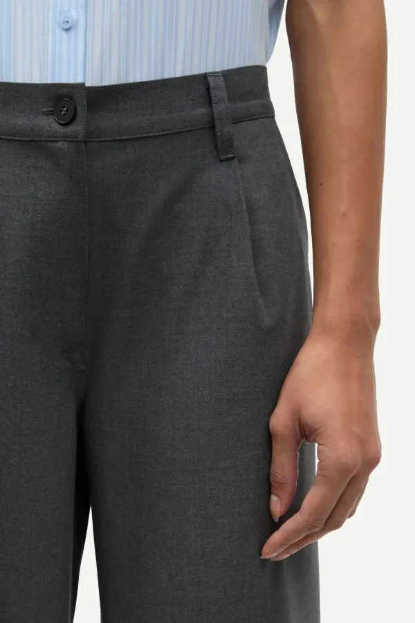 SAMSOE_SAMSOE_SAHARPER_PLEAT_SHORTS_16054_OMBRE_BLUE_4